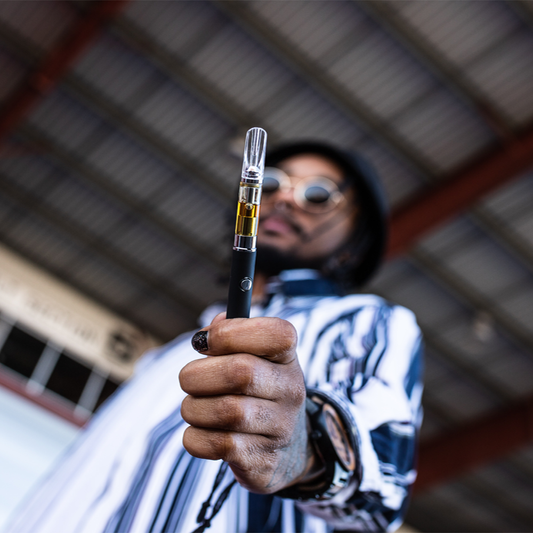 Man holding a vape pen