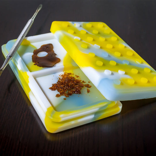 A yellow and blue dab container
